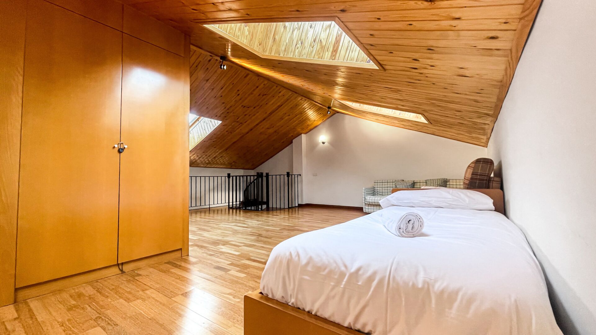 4 chambres, bureau, Wi-Fi gratuit, draps fournis