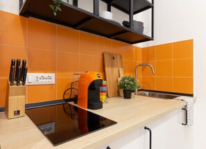 Studio – basic | Eget kjøkken | Kokeplater, kaffetrakter/tekoker og kjøkkenutstyr