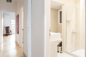 Shower, hair dryer, towels, soap - Charming Seaside Apartment | Elegant 2BR in Glyfada (Glyfada)