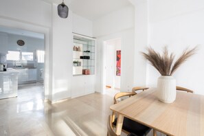 Dining - Charming Seaside Apartment | Elegant 2BR in Glyfada (Glyfada)