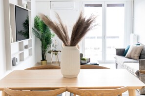 Dining - Charming Seaside Apartment | Elegant 2BR in Glyfada (Glyfada)