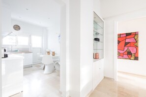 Dining - Charming Seaside Apartment | Elegant 2BR in Glyfada (Glyfada)