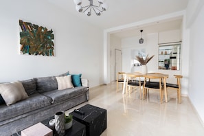 TV - Charming Seaside Apartment | Elegant 2BR in Glyfada (Glyfada)