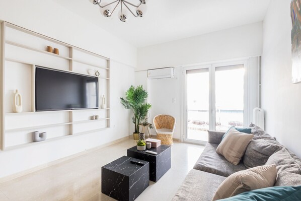TV - Charming Seaside Apartment | Elegant 2BR in Glyfada (Glyfada)