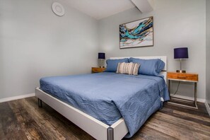 2 Schlafzimmer, Schreibtisch, Bügeleisen/Bügelbrett, WLAN