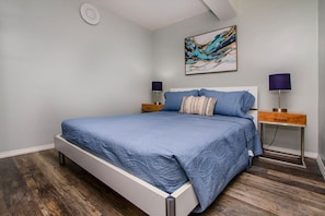 2 室のベッドルーム、デスク、アイロン / アイロン台、WiFi