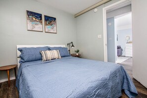 2 bedrooms, desk, iron/ironing board, WiFi