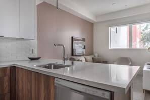 Interior - Cool Koreatown 1BR w/ Gym, nr Theater, Metro & Shops, by Blueground (Los Angeles)