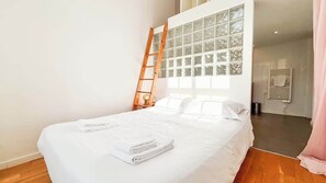 2 室のベッドルーム、アイロン / アイロン台、WiFi、ベッドシーツ