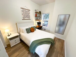 1 habitación, tabla de planchar con plancha, cuna de viaje y wifi 