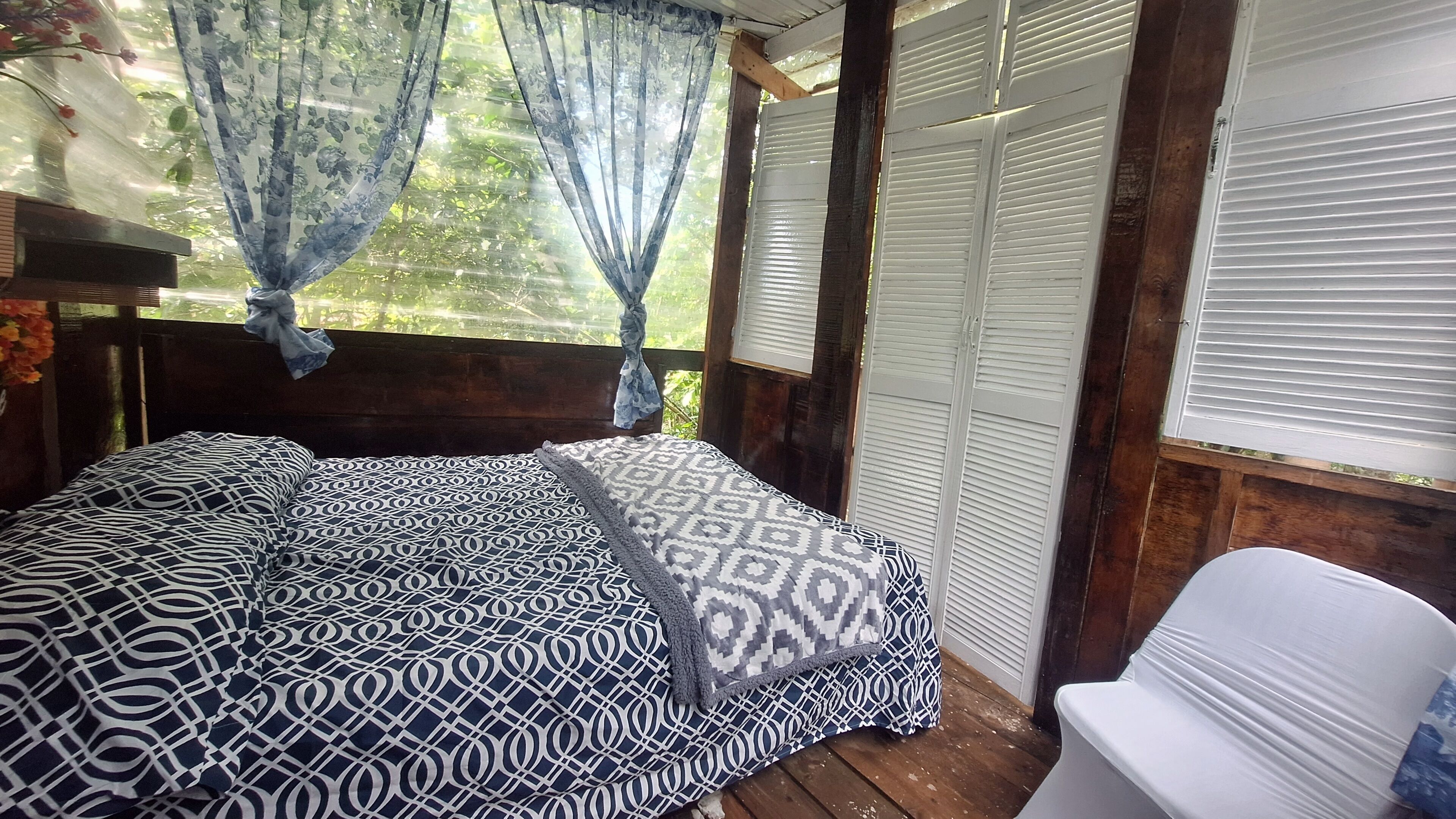 10 sovrum och skrivbord