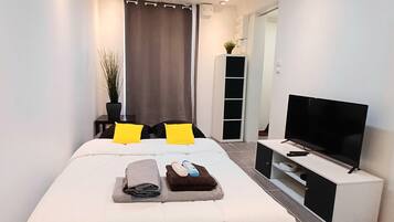 1 habitación, escritorio, tabla de planchar con plancha y wifi gratis