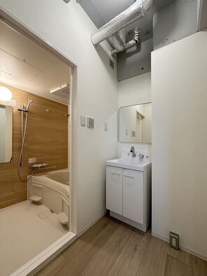 Shower, hair dryer, towels, soap - Art BLD by b hotel Modern 2BR City Center for 8ppl (Minami Ward, Hiroshima)