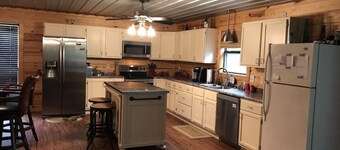 Large Riverfront family cabin. Within minutes of Diamond Mine and lake