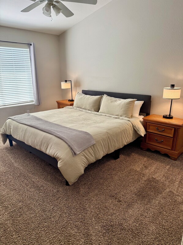 3 bedrooms, desk, WiFi, bed sheets