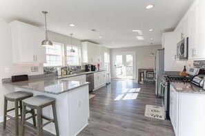 Fridge, microwave, oven, stovetop - Sojourn Bay Breeze Fully Fenced 4BR Beach Home (Norfolk)