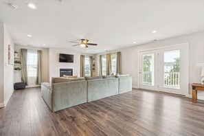 TV, fireplace, DVD player, offices - Sojourn Bay Breeze Fully Fenced 4BR Beach Home (Norfolk)