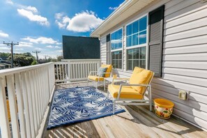 Property grounds - Sojourn Bay Breeze Fully Fenced 4BR Beach Home (Norfolk)