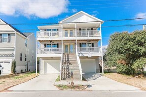 Exterior - Sojourn Bay Breeze Fully Fenced 4BR Beach Home (Norfolk)