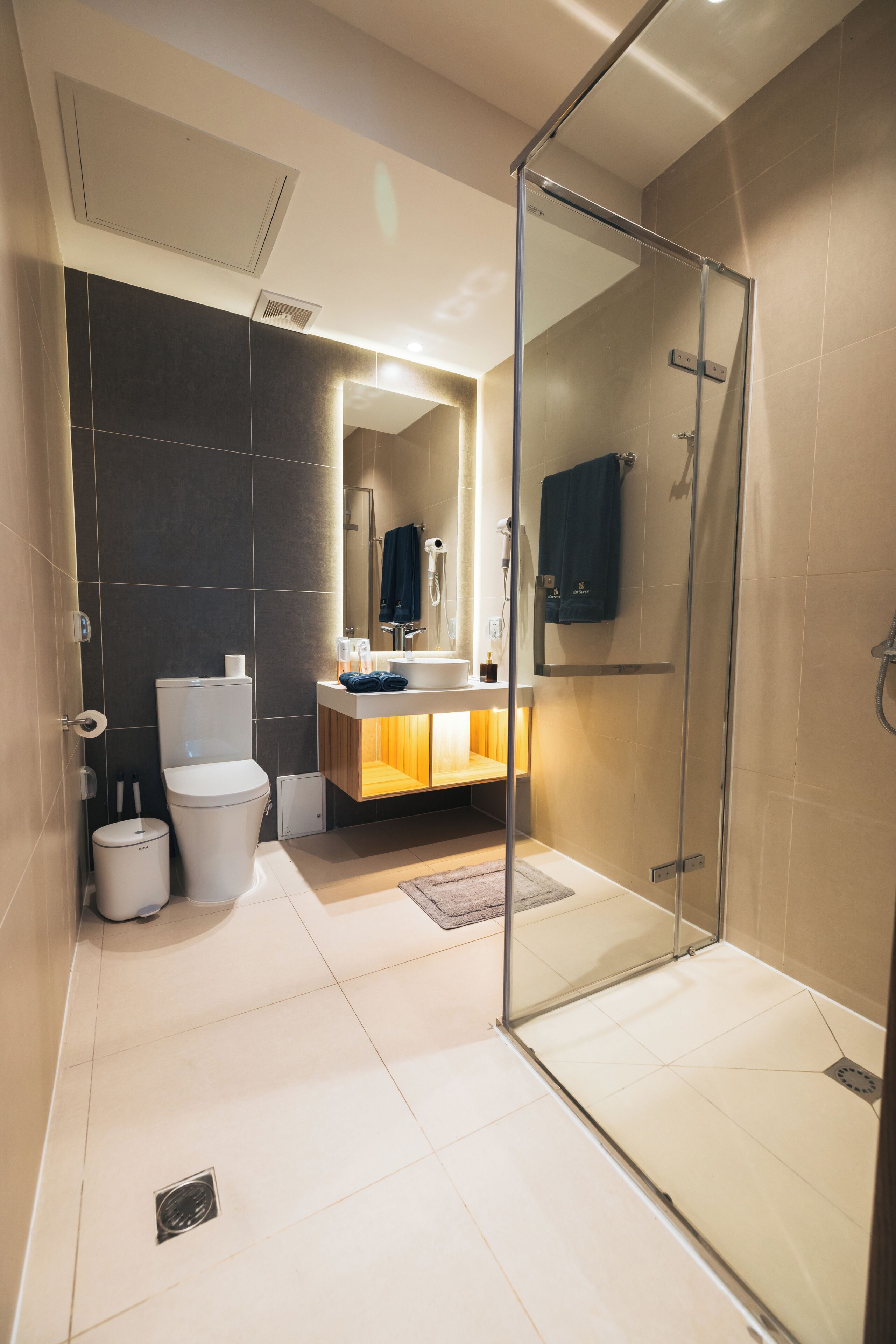 Double Room, City View | Bathroom | Shower, free toiletries, hair dryer, slippers