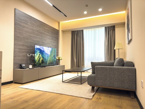 May Seven Service Apartment