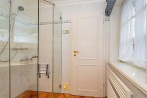 Shower, towels