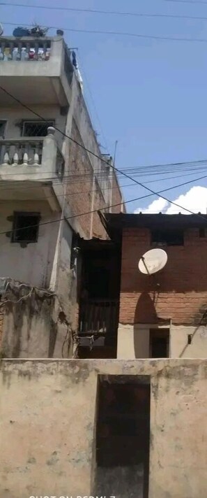 Front of property - Tojo Heriliva RAFANOMEZANTSOA (Antananarivo)