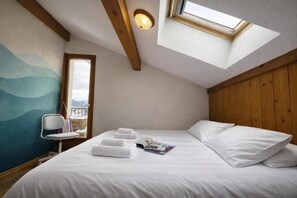 Master bedroom - Chamonix Central Ski & panoramic view, Chamonix, France (Chamonix)