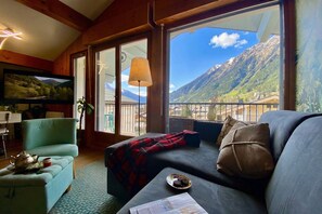 TV, books - Chamonix Central Ski & panoramic view, Chamonix, France (Chamonix)