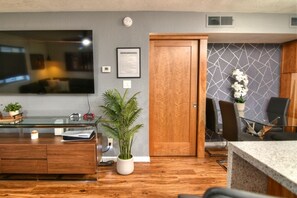 Interior - Luxurious 2B/2B Executive Condo Pets Considered, Heated Community Pool & Hot Tub (Mesa)