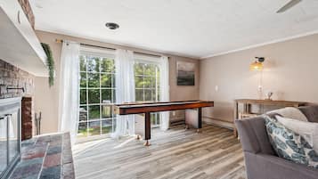 Een televisie en een kantoor