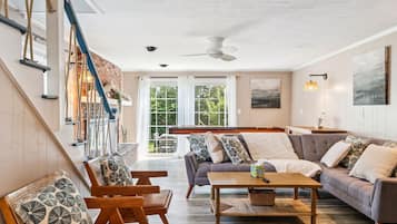 Een televisie en een kantoor