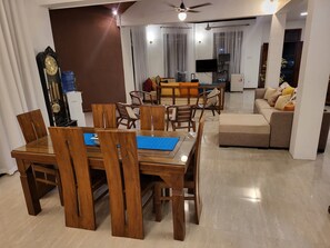 Dining - CHARLES VILLA Rawathawatta.Moratuwa, Colombo. (Rawatawatta , Moratuwa)