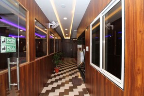 Lobby - Hotel Diamond Palace (Bhopal)
