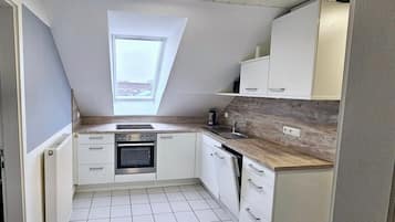 Kühlschrank, Ofen, Herdplatte, Geschirrspüler