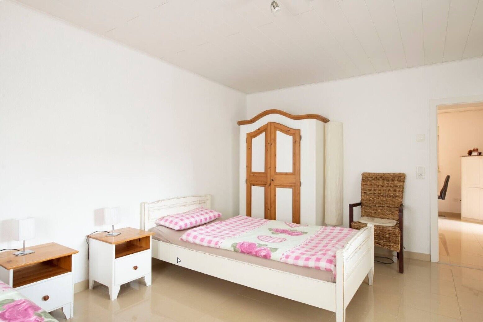 1 habitación, tabla de planchar con plancha, wifi gratis y ropa de cama 