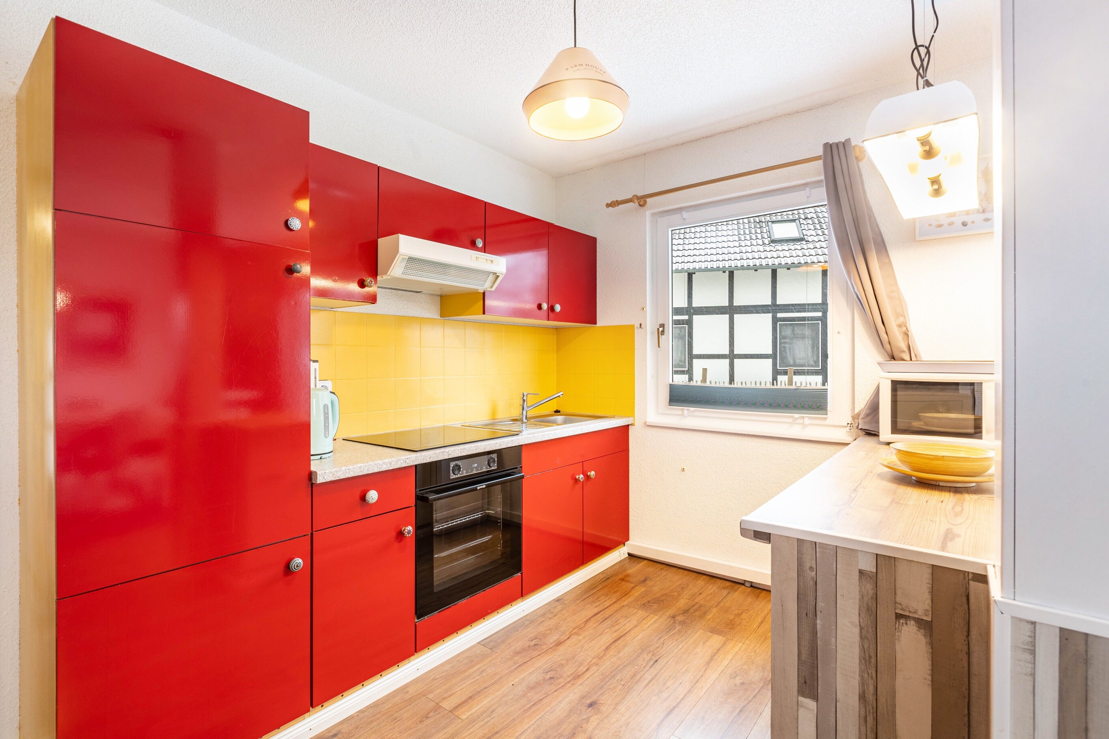 Frigorifero, microonde, forno, piano cottura