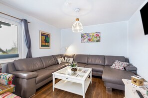 Televisión y chimenea 