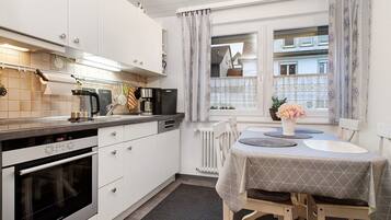 Kühlschrank, Ofen, Herdplatte, Geschirrspüler