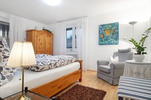3 bedrooms, free WiFi, bed sheets - Apartment 'Christine' with Private Terrace and Wi-Fi (Langenargen)