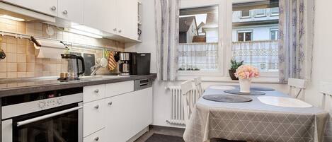 Frigorífic, forn, placa de cuina i rentaplats