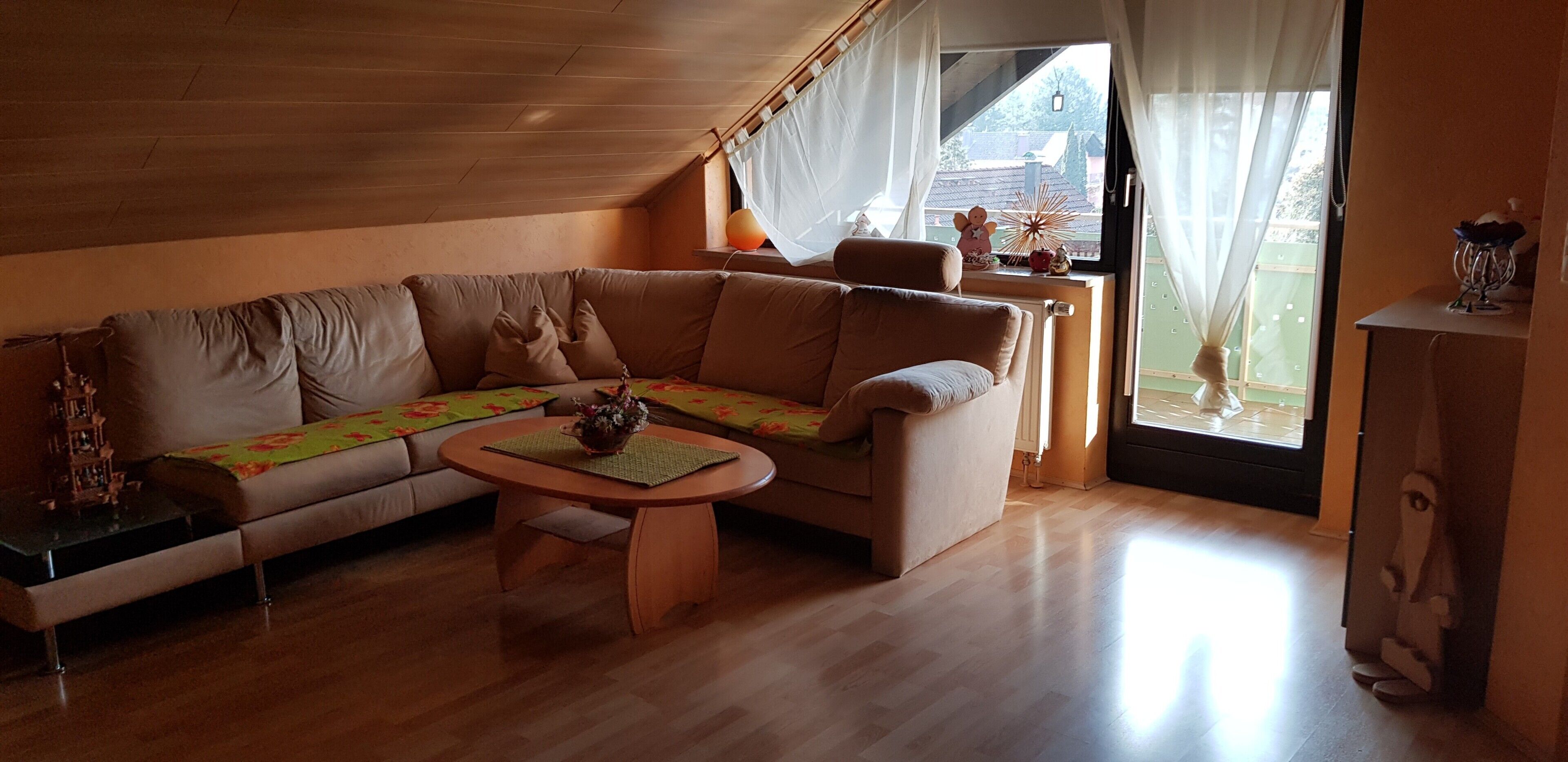 Fernseher, Tischtennisplatte, Stereoanlage