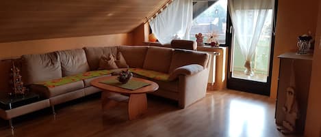 TV, table tennis, stereo