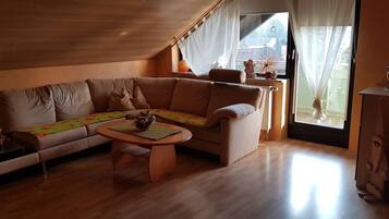 TV, table tennis, stereo