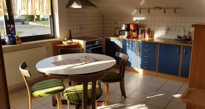 Ferienwohnung Karin" mit Gemeinschaftsgarten, Balkon und WLAN
