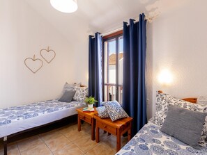 2 bedrooms, iron/ironing board, Internet, bed sheets