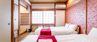 Nishi-Kujo Detached house