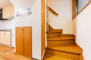 Staircase - Nishi-Kujo Detached house (Osaka)