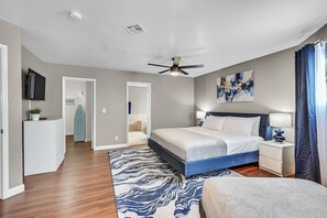 7 bedrooms, memory-foam beds, iron/ironing board, free WiFi - Grand Casa (Las Vegas)