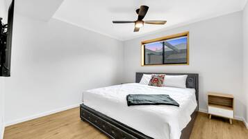 3 bedrooms, iron/ironing board, WiFi, bed sheets